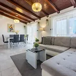 Lino Apartment *